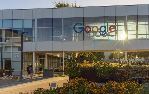 "Google" CV-lərin yoxlanılmasında süni intellektdən imtina edərək ənənəvi üsula qayıtdı