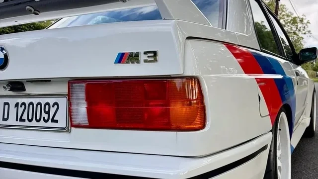 Əvvəllər məşhur müğənniyə məxsus olan "BMW M3 E30" hərraca çıxarılır - FOTO