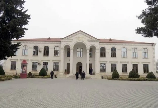 Teatr direktoru VƏZİFƏSİNDƏN GETDİ