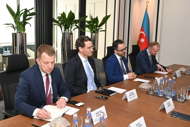 SOCAR və "Shell" şirkətləri süni intellektin tətbiqi sahəsində əməkdaşlıq imkanlarını nəzərdən keçiriblər