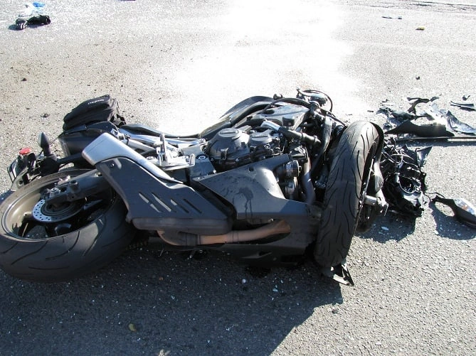 3 gün əvvəl aldığı motosikletlə qəza törətdi, sevgilisi öldü - Video