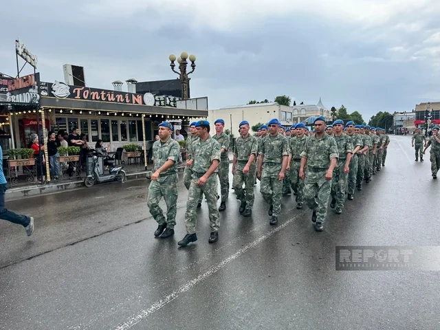 Naxçıvan, Gəncə və Sumqayıtda Azərbaycan Ordusunun 108 illiyi münasibətilə hərbi yürüşlər keçirilir - FOTO