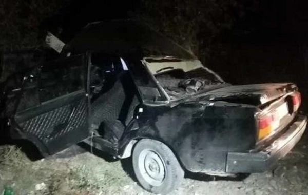 Ağdaşda avtomobil hasara çırpıldı, sürücü xəsarət aldı