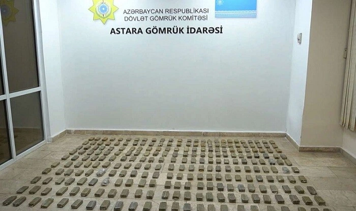 Gömrükdə qarpızın içindən 28 kilo markotik tapıldı