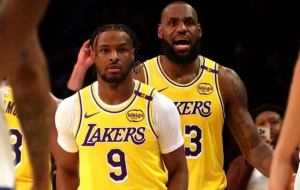Lebron Ceyms oğlu ilə birlikdə NBA-da tarix yazdı