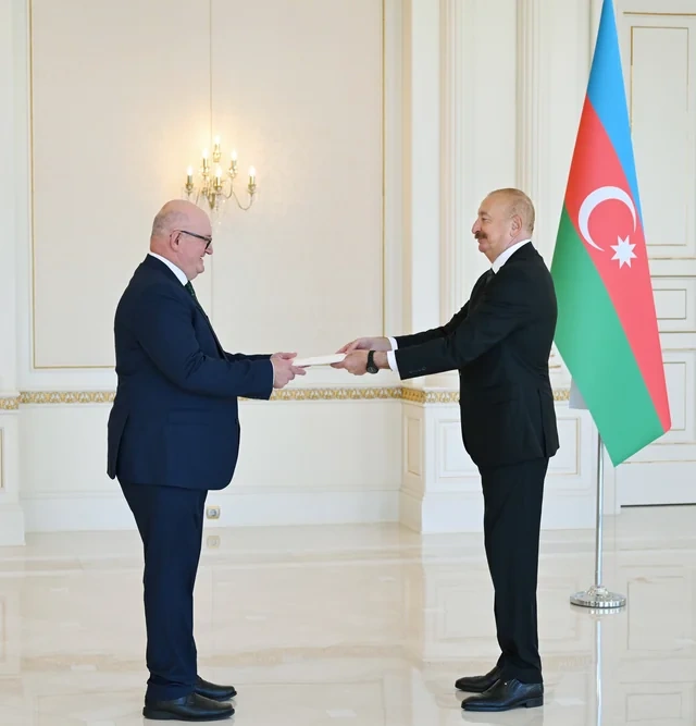 İlham Əliyev Böyük Britaniyanın Azərbaycana yeni təyin olunmuş səfirini qəbul edib - FOTO