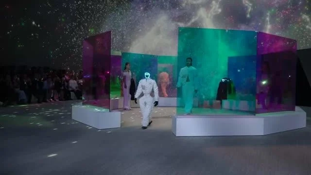 Seulda dünyada ilk dəfə insanlar və robotlar birlikdə podiuma çıxıblar - FOTO - VİDEO
