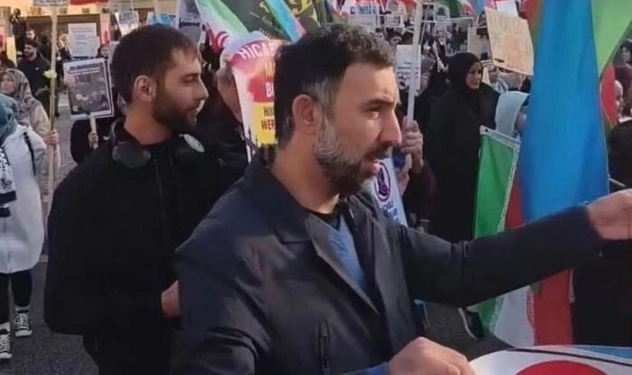 Azərbaycanla bağlı aksiyada İran bayrağı, fars plakatı...