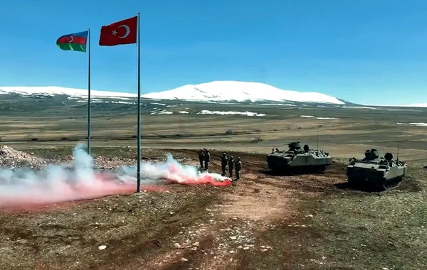 Qarsda Türkiyə və Azərbaycan Silahlı Qüvvələrinin iştirakı ilə hərbi təlimlər keçirilib - VİDEO