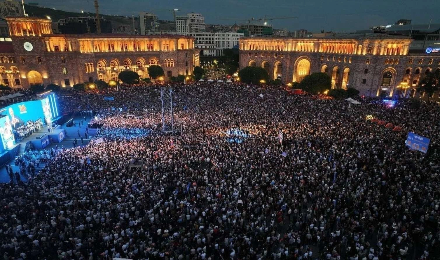 Paşinyanın İrəvanda izdihamlı mitinqi - Video