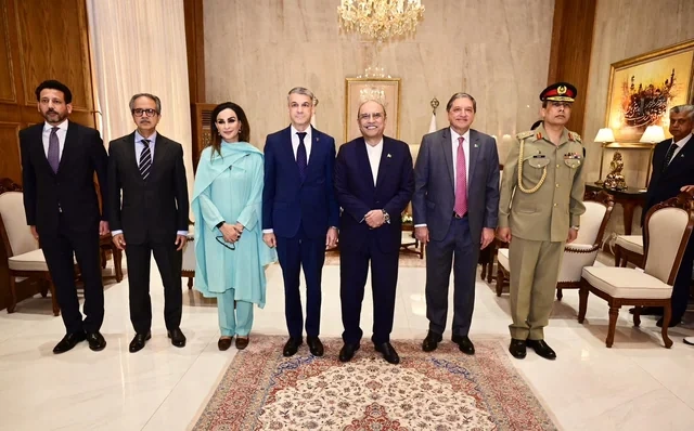 Azərbaycanın yeni səfiri etimadnaməsini Pakistan prezidentinə təqdim edib - Foto