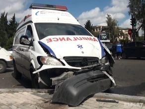 Gəncədə 3 maşın və təcili yardım toqquşdu - Foto