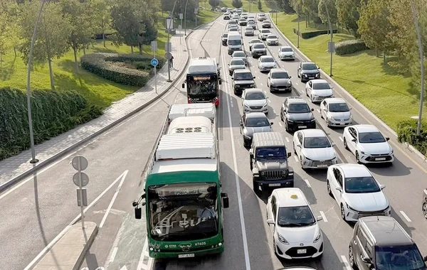 Paytaxtda iki küçədə avtobuslar üçün xüsusi zolaqlar təşkil edildi - Foto