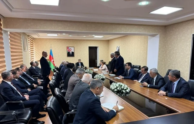 Xəzər rayonunda nöqsanlar müzakirə edilib, bir sıra vəzifəli şəxslər cəzalandırılıblar - Foto