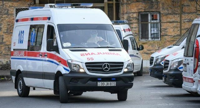 Həkimləri ünvana çatdırdı, sükan arxasında öldü - Foto