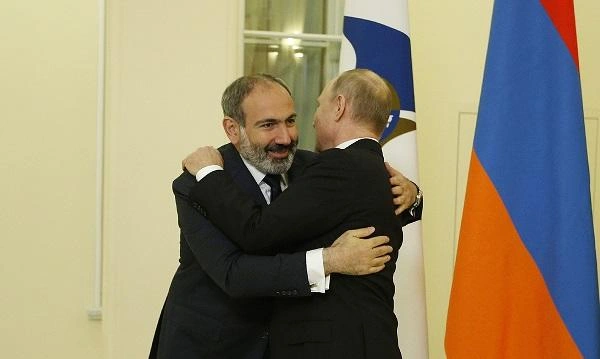 Putin Paşinyanı təbrik etdi
