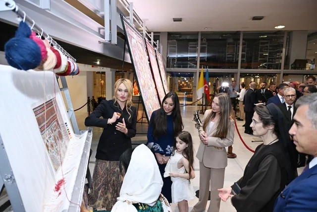 Leyla Əliyeva Müqəddəs Taxt-Tacda Azərbaycan xalçaları sərgisinin açılışında iştirak edib - FOTO