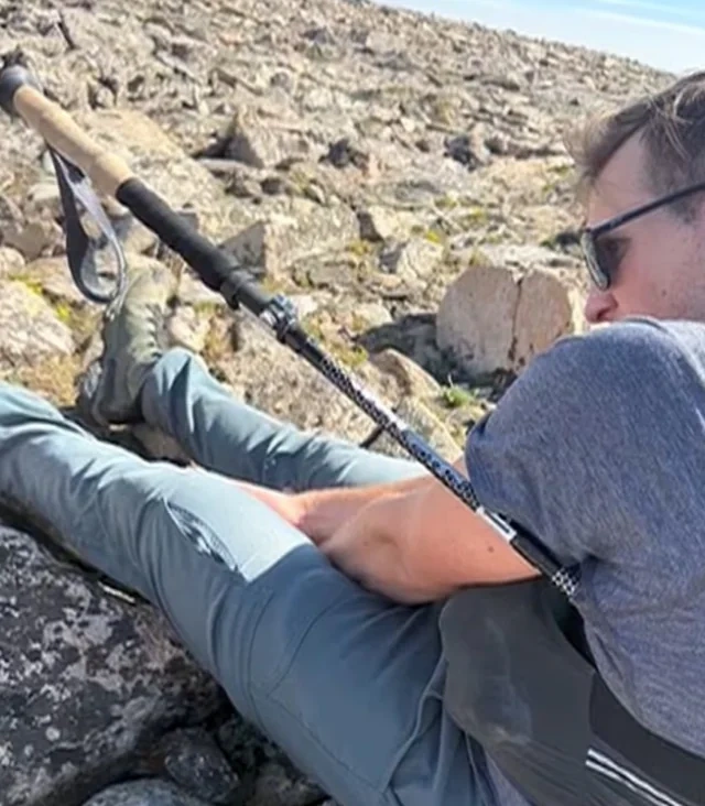 ABŞ-də dağda bədəninə çubuq batmış turist təkbaşına eniş edib - FOTO