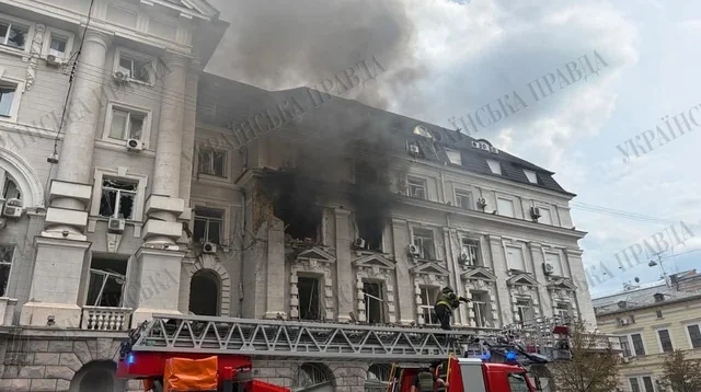 Rusiya Kiyevdə Təhlükəsizlik Xidmətinin əsas binasını BOMBALADI - FOTO - VİDEO