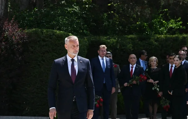 Slovakiya nümayəndə heyəti Heydər Əliyevin məzarını ziyarət edib - FOTO