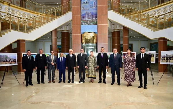 Türkmənistanda "Azərbaycan - obyektivdən tarixə" adlı sərgi təqdim olunub - FOTO