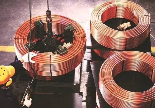 Geosiyasi gərginlik daha bir bazarı çalxaladı: "Qırmızı metal" bahalaşır - FOTO