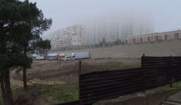 Bakıda bina tikintisi stadionu məhv etdi - Video