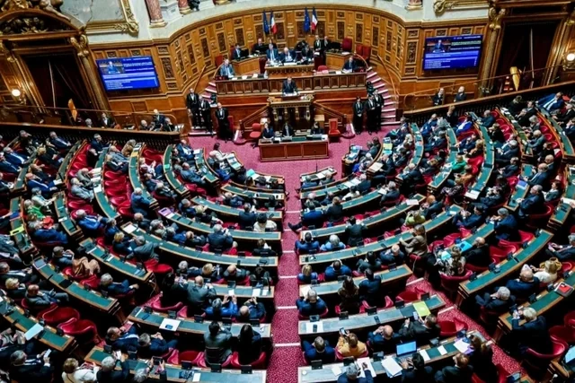 Fransada köləlik tarixinin simvolu olan "Qara məcəllə" ləğv olunur