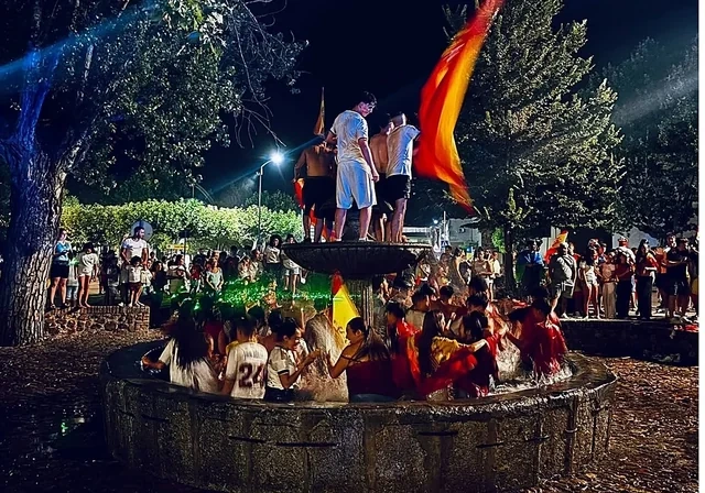 İspaniya millisinin qələbə şənliyində faciə: Ölən və yaralananlar var - FOTO