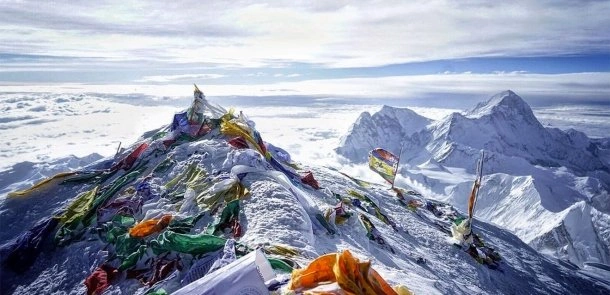 İtkin düşmüş alpinistin cəsədini süni intellekt tapdı