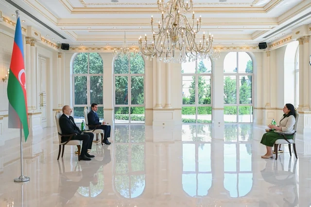 Prezident İrlandiyanın Azərbaycana yeni təyin olunmuş səfirini qəbul edib - FOTO