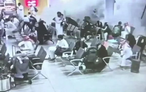 Səudiyyə Ərəbistanında hava limanına hücum: Ölən və yaralananlar var - Video