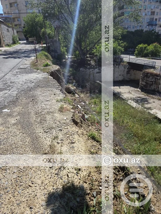 Paytaxtda təhlükə saçan mənzərə: İllər öncə çökən yol hələ də bərpa edilməyib - FOTO - VİDEO
