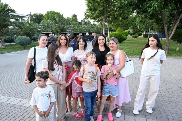 Leyla və Arzu Əliyevalar Dənizkənarı Milli Parkda açılış və təqdimat mərasimlərində iştirak ediblər - FOTO