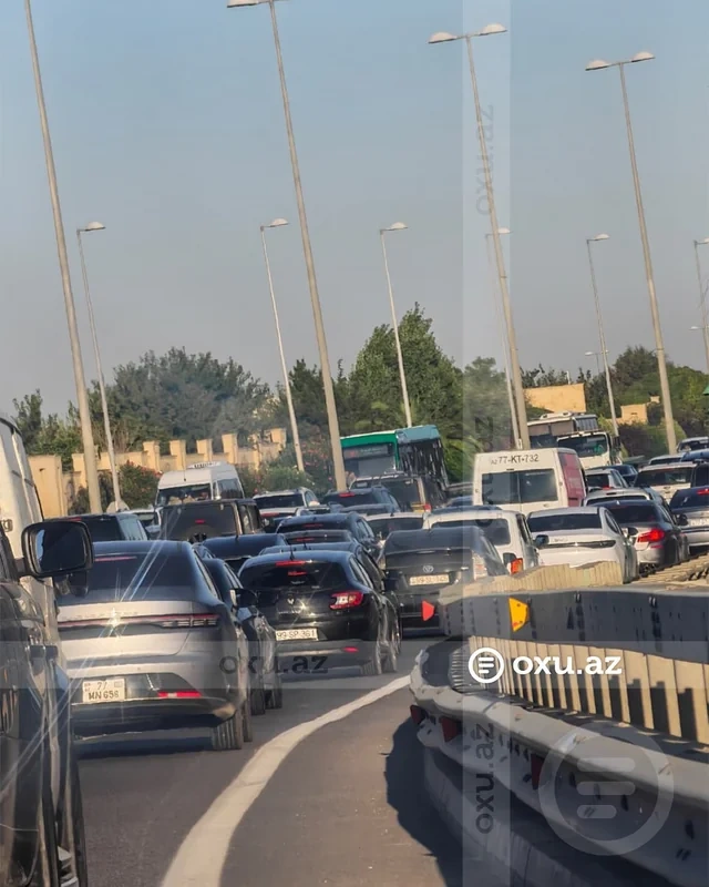 Bakı yollarında Bilik Günü sıxlığı: Metroda, qatarda və yollarda vəziyyət - FOTO - VİDEO