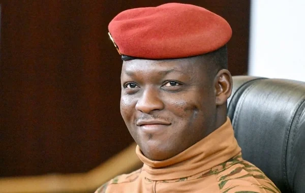 Burkina-Faso lideri ölkə vətəndaşlarını demokratiyanı unutmağa çağırıb