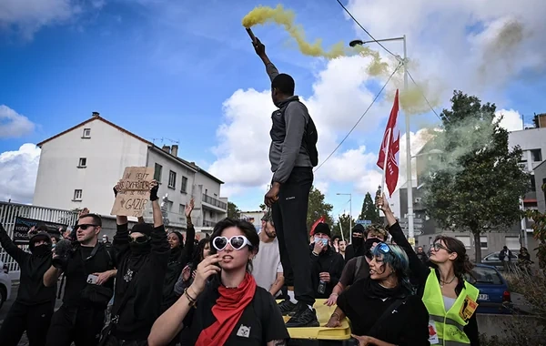 Fransada məktəblilərin etirazları səngimir: Yeni aksiyalar elan olundu