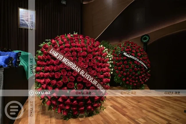 İlham Əliyev və Mehriban Əliyeva Xalq şairi Nəriman Həsənzadənin vida mərasiminə əklil göndəriblər - FOTO