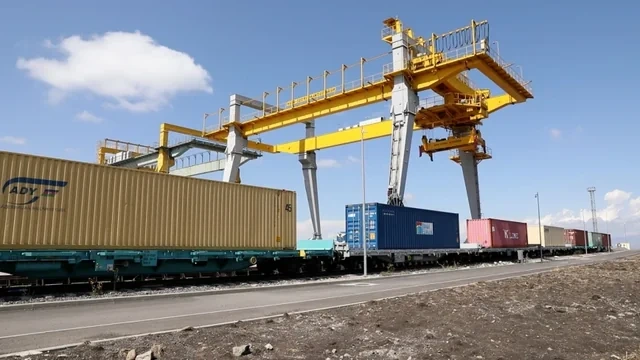 Bakı-Tbilisi-Qars dəmir yolunun modernləşdirmə işlərinin yekun protokolu təsdiqləndi
