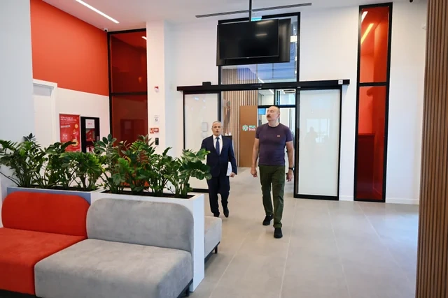 Prezident Şuşanın Qarabağ küçəsində həyata keçirilmiş işlərlə tanış olub - FOTO
