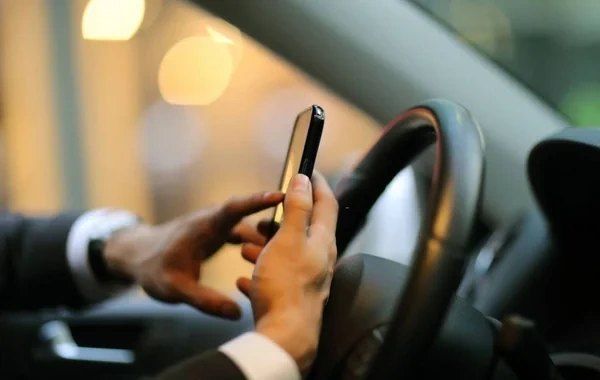 Sükan arxasında telefondan istifadə edənlər radara düşəcəklər