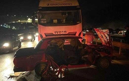 Salyanda TIR minik avtomobili ilə toqquşdu: 5 yaralı var