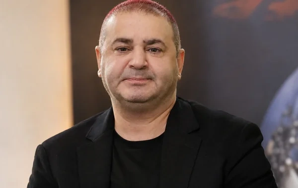 Məşhur aktyor Şafak Sezer tanınmaz hala düşdü - Foto