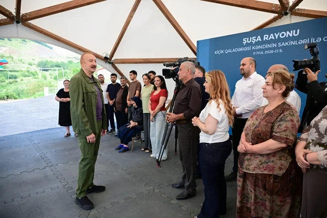 Prezident Kiçik Qaladərəsində görülən işlərlə tanış olub və kəndə qayıdan sakinlərlə görüşüb - FOTO