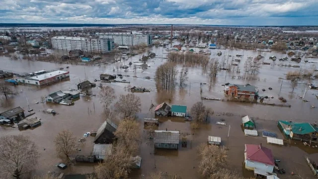 Xabarovskda Amur çayı məcrasından çıxıb: Bölgə su altında qalır - FOTO - VİDEO