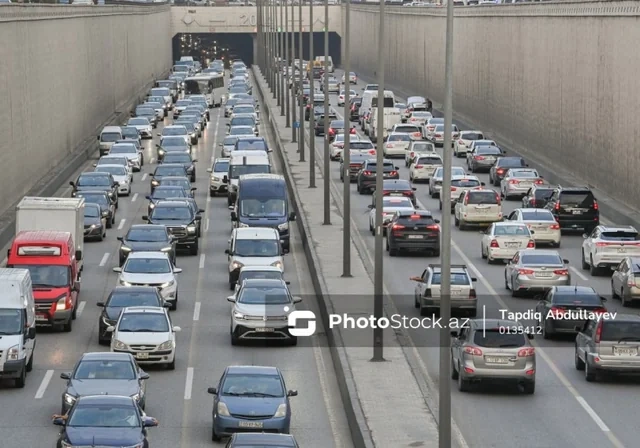 Paytaxtda fərqli iş qrafikləri tətbiq olunacaq: Tıxaclar azalacaq? - FOTO