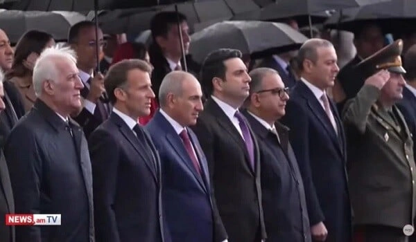 Makron Ermənistanda meydan oxuyur: Rus bazasının önündə...
