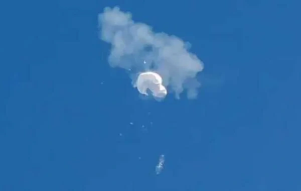 ABŞ sərhədçiləri hava şarlarını dronla səhv salaraq vurdular: Hava məkanı bağlandı
