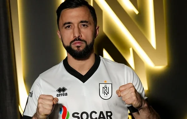 "Neftçi" Elvin Camalovla müqavilənin müddətini uzadıb