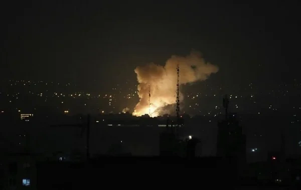 Tehran zərbələr altında: Hərbi obyektlər vuruldu, işıqlar söndü